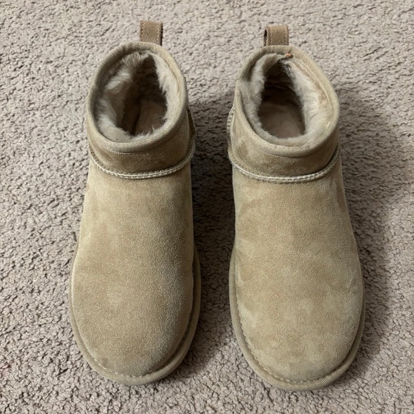 Ugg Ultra Mini Mustard Seed boots (size 9) - Picture 2 of 7